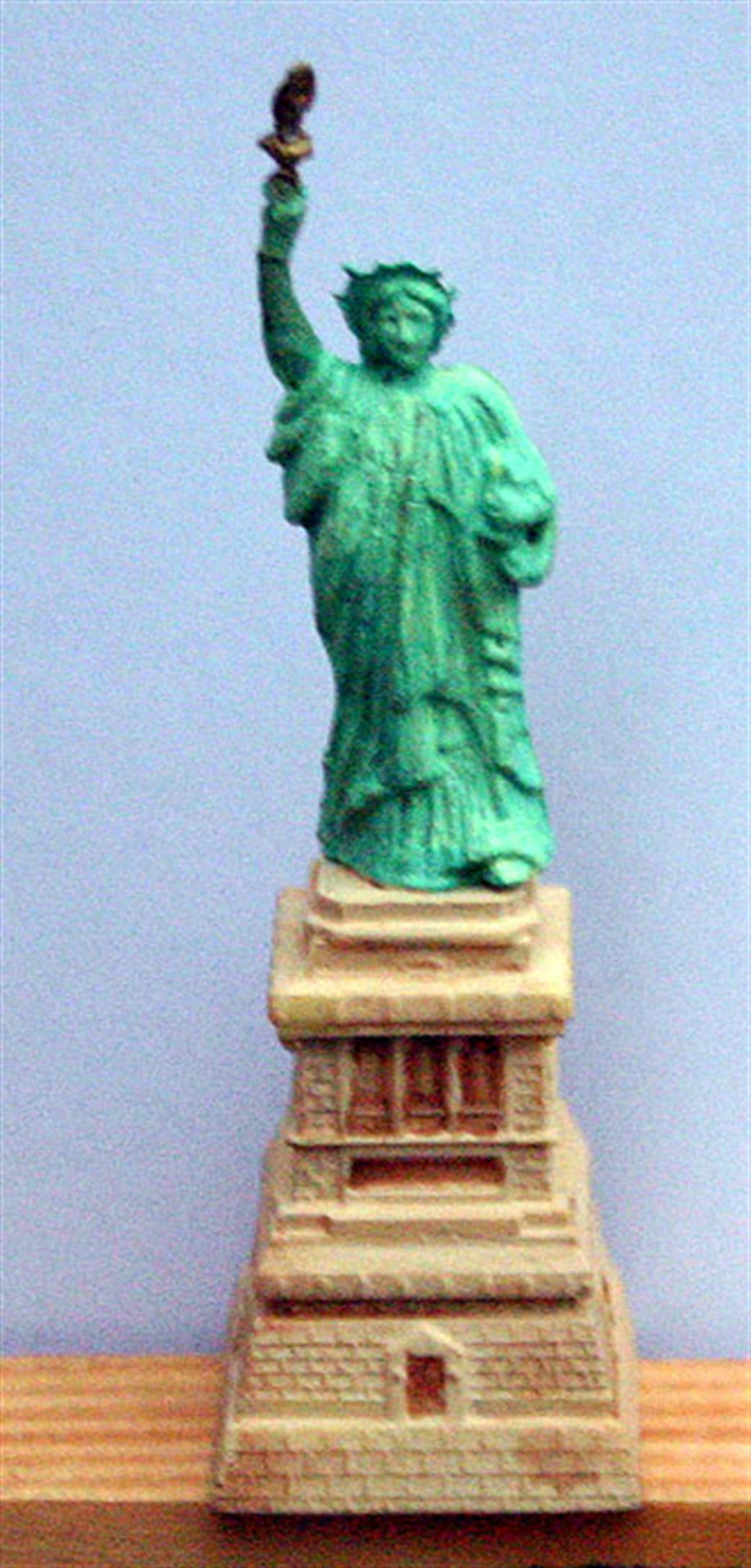 Coastlines CL-Triang1 Statue of Liberty Triang replica model 1/1200