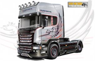 Italeri 3906 1/24 Scale Scania R730 V8 Tactor Unit with Streamline Cab "Silver Griffin"Length 247mmThis model of the Scania R730 tractor unit includes a decal kits for 2 liveries including the distinctive Silver Griffin one. Comprehensive instructions are included.