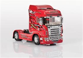 Italeri 3882 1/24th Scania R560 V8 Highline Red Griffin LiveryA nicely detailed model of the Scania R560 tractor unit in the "Red Griffin" livery can be constructed from this kit. Length 247mm