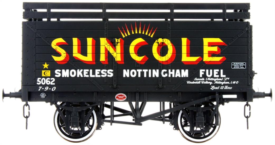 Dapol Lionheart Trains O Gauge LHT-F-073-004 Suncole Coke 8 Plank Open Wagon with Coke Rails RTR