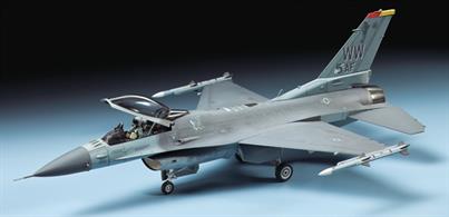 Tamiya's 60786 1/72nd scale plastic kit of the Lockheed Martin F16CJ Fighting Falcon.Glue and paints are required 