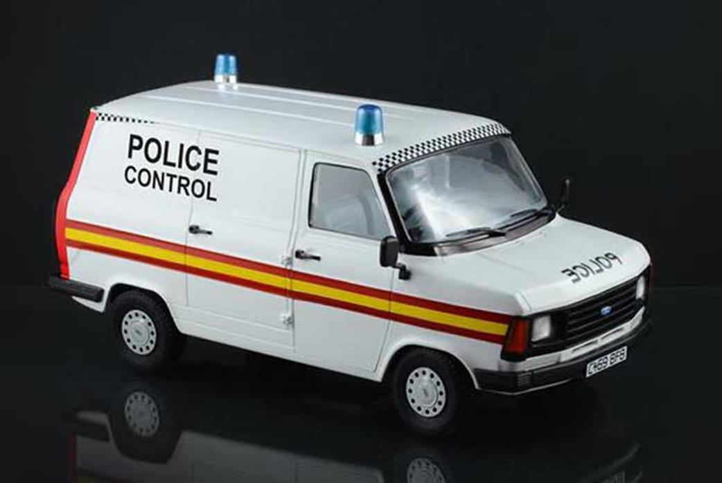 Italeri 1/24 3657 Ford Transit Mk3 Police Van Kit