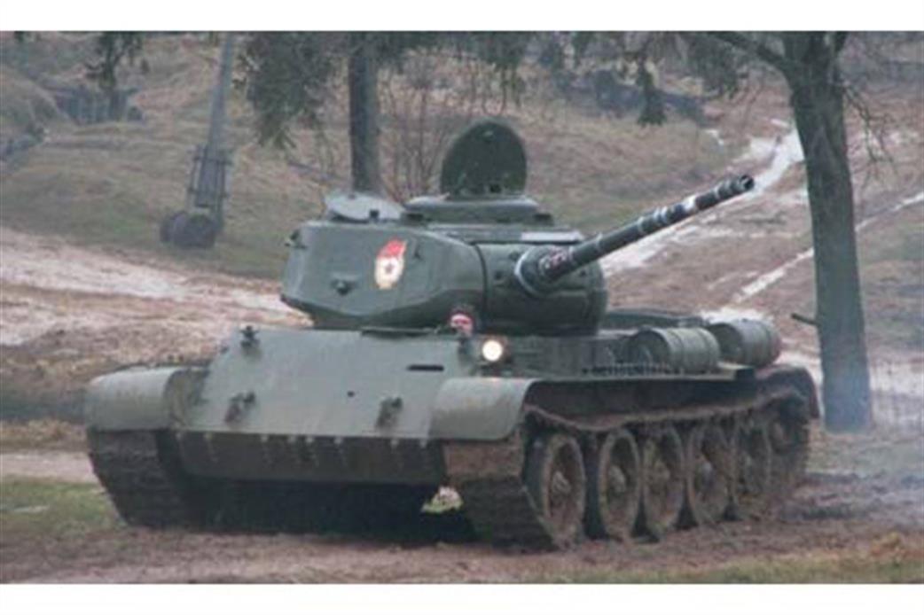 Zvezda 1/100 6238 T-44 Soviet Tank Kit