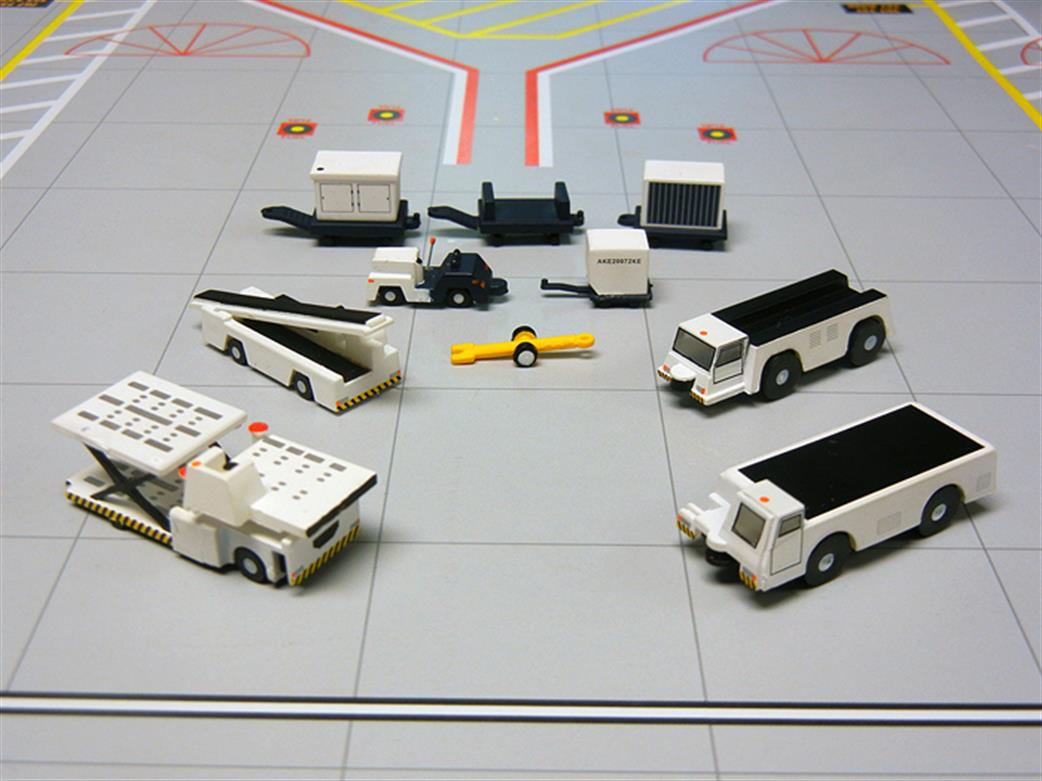 Gemini Jets 1/200 G2APS451 Airport Support Equipment Set