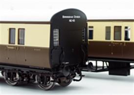 Highly detailed models of a GWR 4 coach suburban non-corridor coach set formed with two brake thirds and two composite coaches. This set is finished as Birmingham division Set 45 in Great Western chocolate &amp; cream livery with twin cities crests. (applied 1930-1934)Fully finished O gauge models with finescale wheels, full interior, interior lighting and removable illuminated tail lamp.