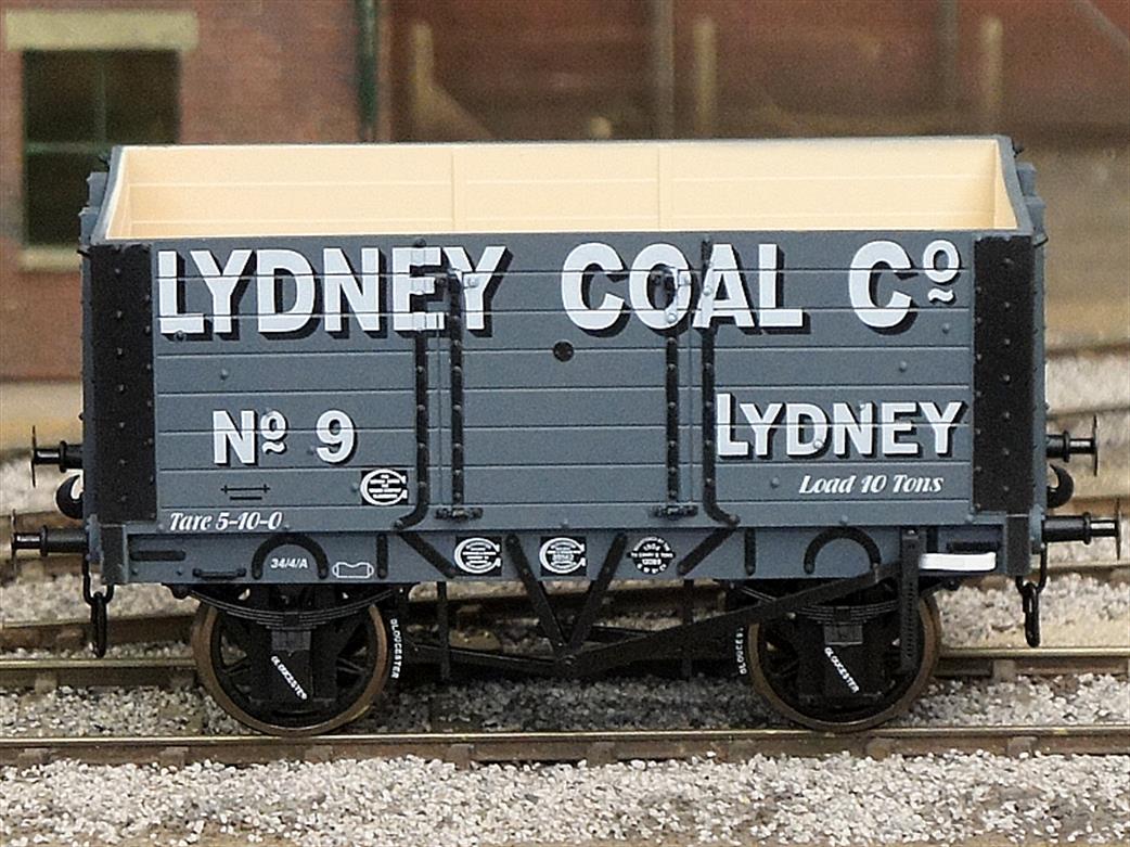 Dapol O Gauge 7F-072-002 Lydney Coal Company RCH 1887 7 Plank Open Wagon No.9 RTR