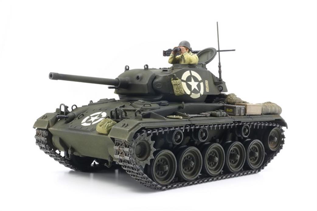 Tamiya 1/35 37020 Italeri US Light Tank M24 Chaffee