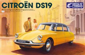 EBBRO E25005 1/24th Citroen DS19 Car KitA nicely detailed model of the revolutionary Citroen DS can be produced. Detailed instructions are included.