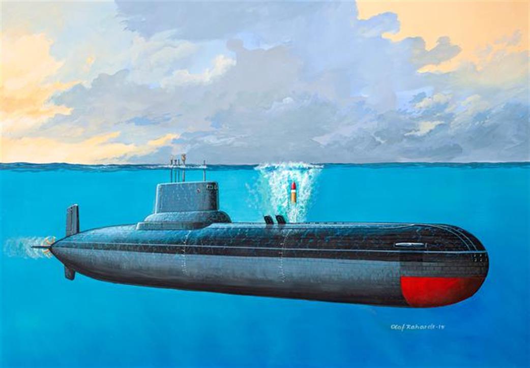 Revell 1/400 05138 Soviet Submarine Typhoon Class