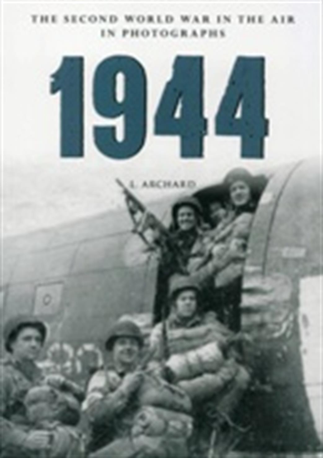 Amberley Publishing  9781445622514 1944 Second World War In The Air in Photographs By L Archard