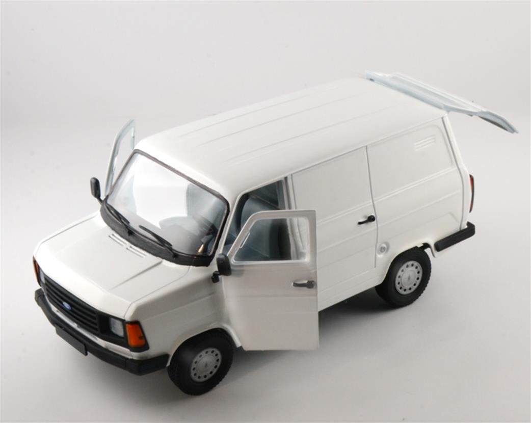 Italeri 1/24 3687 Ford Transit MK2 Van Kit