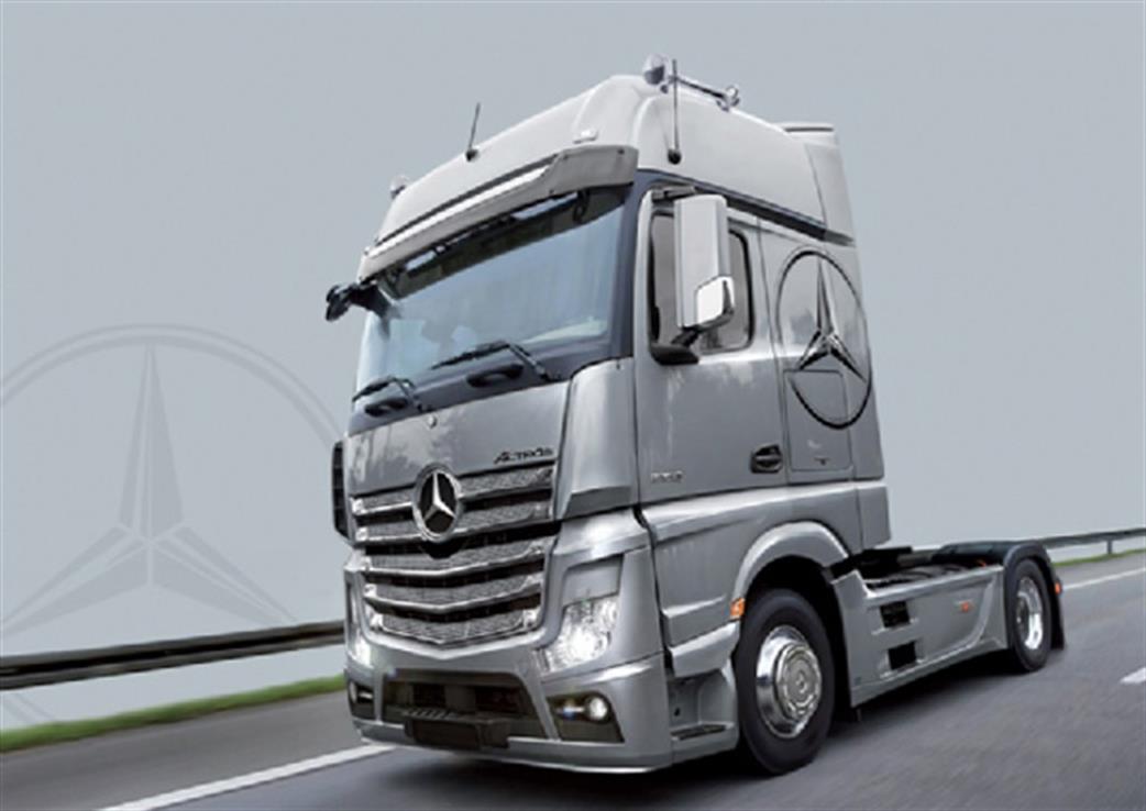 Italeri 1/24 3905 Mercedes Benz Actros Gigaspace Truck Cab Kit