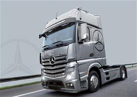 Italeri 3905  1/24 Scale Mercedes Benz Actros MP4 Truck with Gigaspace CabLength 255mm