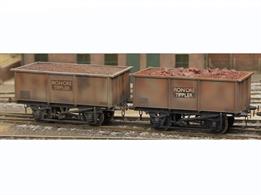 4 Peco Kit Built Weathered Iron Ore 16ton WagonsThese wagons contain iron ore Loads