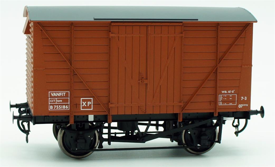 Dapol O Gauge 7F-056-016 BR B769392 Diagram 1/208 12-Ton Plank Sided Ventilated Box Van RTR