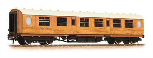 New and detailed models of the final LNER rolling stock style introduced under CME Edward Thompson and continued in service well into the British Railways era.Composite coaches contained compartments for first and third class passengers and were frequently used to provide a small number of first class seats in shorter train formations.