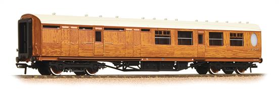 Bachmann Graham Farish N Gauge 376-275 LNER Thompson BTK Brake Third Class Corridor Coach LNER Teak FinishNew model range announced 2017.New and detailed models of the final LNER rolling stock style introduced under CME Edward Thompson and continued in service well into the British Railways era.