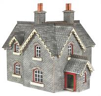 A useful full colour printed card kit building a model of a stationmasters house based on the Midland Railway stone built design used along the Settle to Carlisle railway.Features laser-cut window frames, bargeboards and ridge tiles