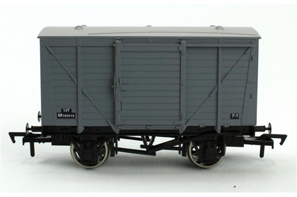 Dapol OO 4F-011-031 LMS Ventilated Box Van Grey