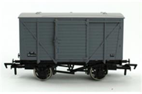 Dapol 4F-011-019 00 Gauge LMS Ventilated Box Van BR Grey LiveryA model of the standard design of LMS covered box van painted in grey livery.