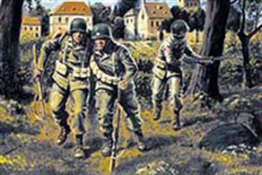 Master Box Ltd MB3511 1/35 Scale US Paratroopers 1944Pack of 3 figures. Assembly required.Adhesive and paints are required to assemble and complete the model (not included).