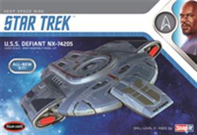 Polar Lights 952 1/1000 Scale Uss Defiant from Star Trek Deep Space NineAround 165mm approximately