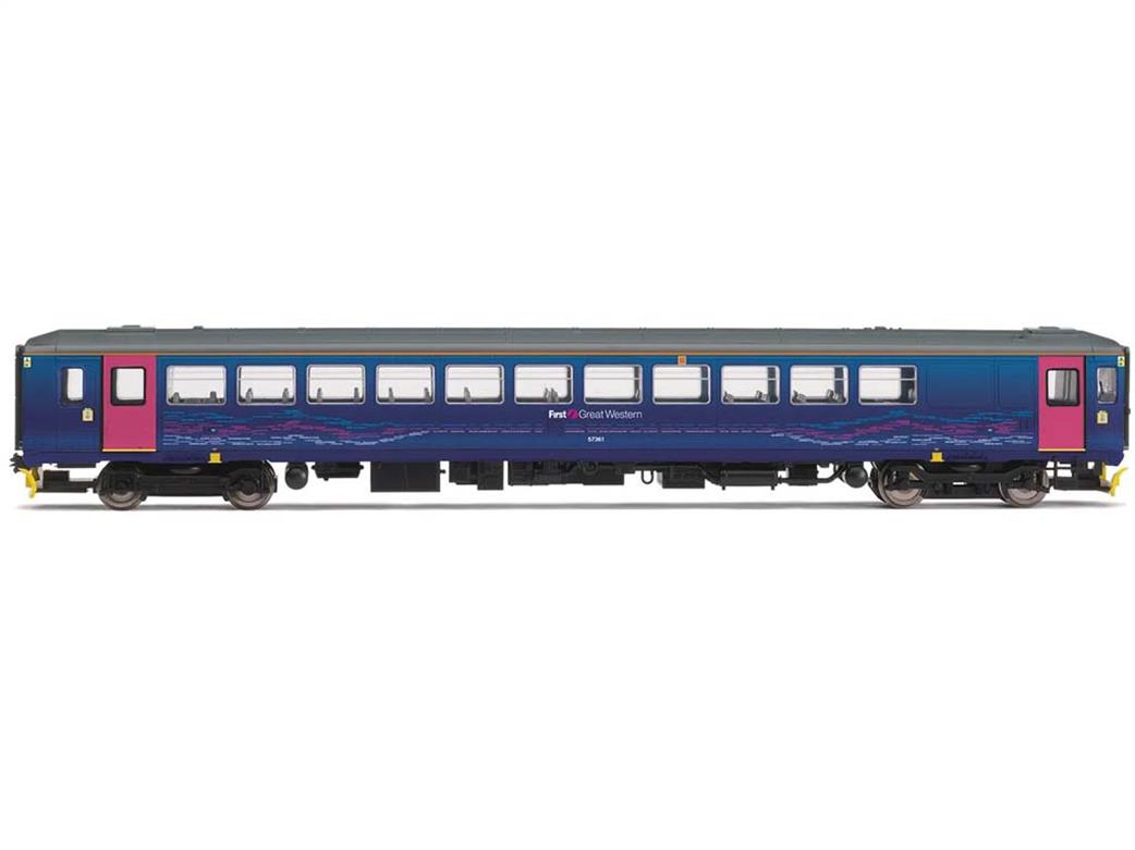 Hornby OO R30357 First Great Western 153361 Class 153 Single Car Sprinter Train FGW Purple