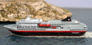 A new 1/1250 scale metal model of Finnmarken in 2016 in Hurtigruten livery. This model replaces a model of the ship in OVDS colours which is no longer available.