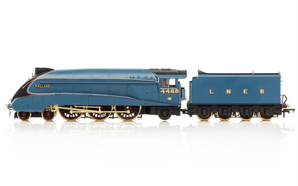 Hornby OO R3612 LNER A4 Class 4-6-2 4468 Mallard Limited Edition Anniversary Pack