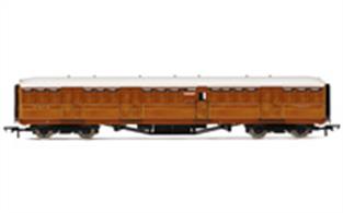 LNER 61' 6" Gresley Full Brake 4234The teak paneling on these coaches is superb, with excellent grain colouration detail and no duplication ofï patterns. The interior is just as well detailed to, with partitions, seats and panelled lavatory doors fitted with door knobs. Sprung buffers are fitted along with fully detailed ends with separate tank filler pipes, plus underframe and trucks complete with rivet detail. The Buffet car includes full interior detailing with 1930's stainless steel counter fittings.