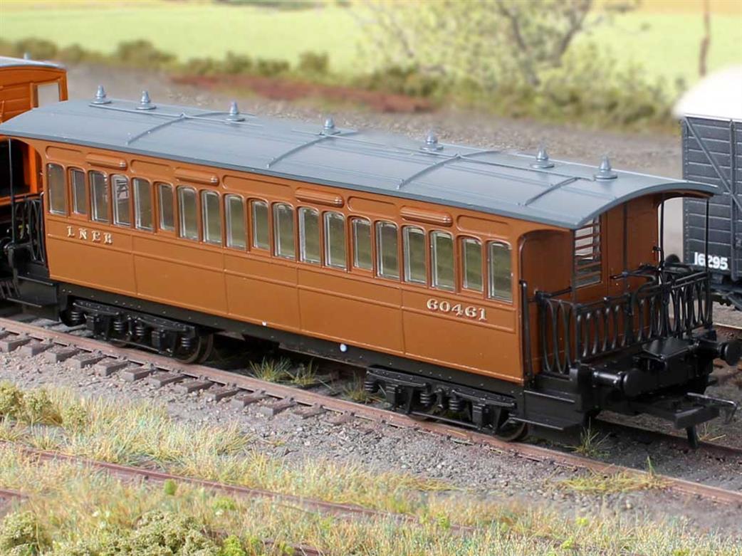 Rapido Trains OO 919001 LNER 60461 Wisbech & Upwell Tramway Bogie Coach LNER Brown Livery