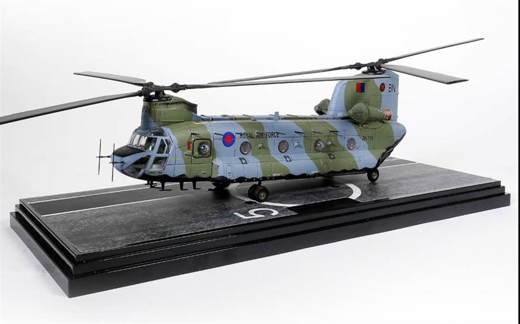 Unimax Forces of Valor 1/72 FOV-821004C RAF Boeing Chinook HC MK1 Falklands 1982 Helicopter Model