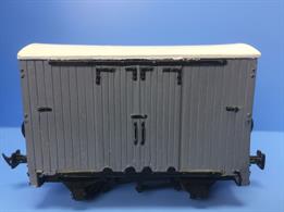 Lynton &amp; Barnstaple Railway 4-wheel covered box van kit. 16.5mm (OO/HO) gauge wheelsets.Model can be obtained with 14mm gauge wheelsets on request.Glue and paints are required to assemble and complete the model (not included)