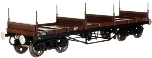 Detailed ready to run model of the BR 30-ton capacity vacuum braked Bogie Bolster E steel carrier wagons built in the early 1960s.This model is finished in BR bauxite livery as wagon 923327 with TOPS wagon type code BEV as a wagon in revenue traffic service.Although carrying a TOPS code this model is the closest to the original pre-TOPS lettering and where the BEV can most easily be gently erased if desired.