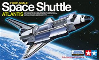 This is a plastic model assembly kit that reproduces Space Shuttle · Atlantis on 1/100 scale Length 373 mm, full width 238 mm
