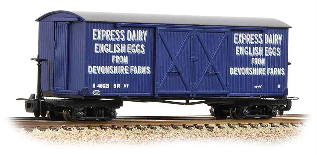 Bachmann OO9 393-029 Express Dairy Eggs ex-WD WW1 Covered Goods Wagon