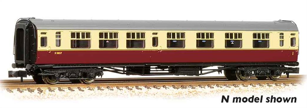 Bachmann OO 34-751 BR Bulleid Corridor Composite Coach Crimson & Cream