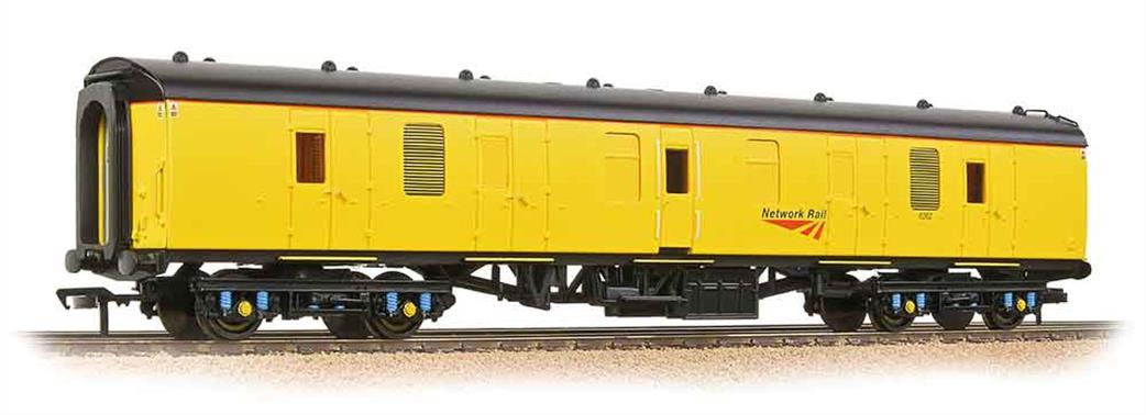 Bachmann OO 39-190 Network Rail BR Mk1 Gangwayed Full Brake Generator Van Engineers Yellow