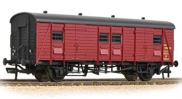 A finely detailed model of the Southern Railway 4-wheel passenger luggare van. These were a standard Southern design, originally created for the SECR, with examples still being built in the early 1950s
