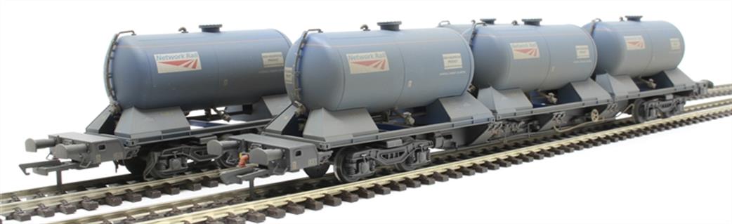 Hattons H4-RHTT-005 Rail Head Treatment Train Water Jet with 2 wagons and water jetting modules Weathered OO