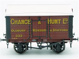Weathered version of the Chnace &amp; Hunt 9 plank sided covered salt van with peaked wood roof based on RCH 1887 design specifications.This new design add to the range and specification of O gauge ready to run wagons, featuring a diecast chassis for added weight and compensation beams for smooth running.British Manufacturing. Dapol plan to be producing these models from their factory unit in Chirk.