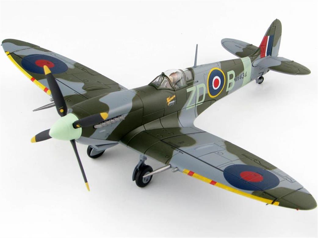 Hobby Master 1/48 HA8319 Spitfire IX ZD-B/MH434, No. 222 Sqn., RAF, Duxford 2004