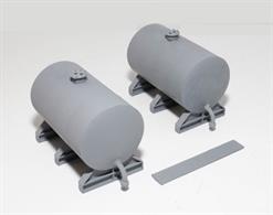 Kit building two 72mm length storage tanks with support saddles. Includes outlet and trap/drain detail parts.