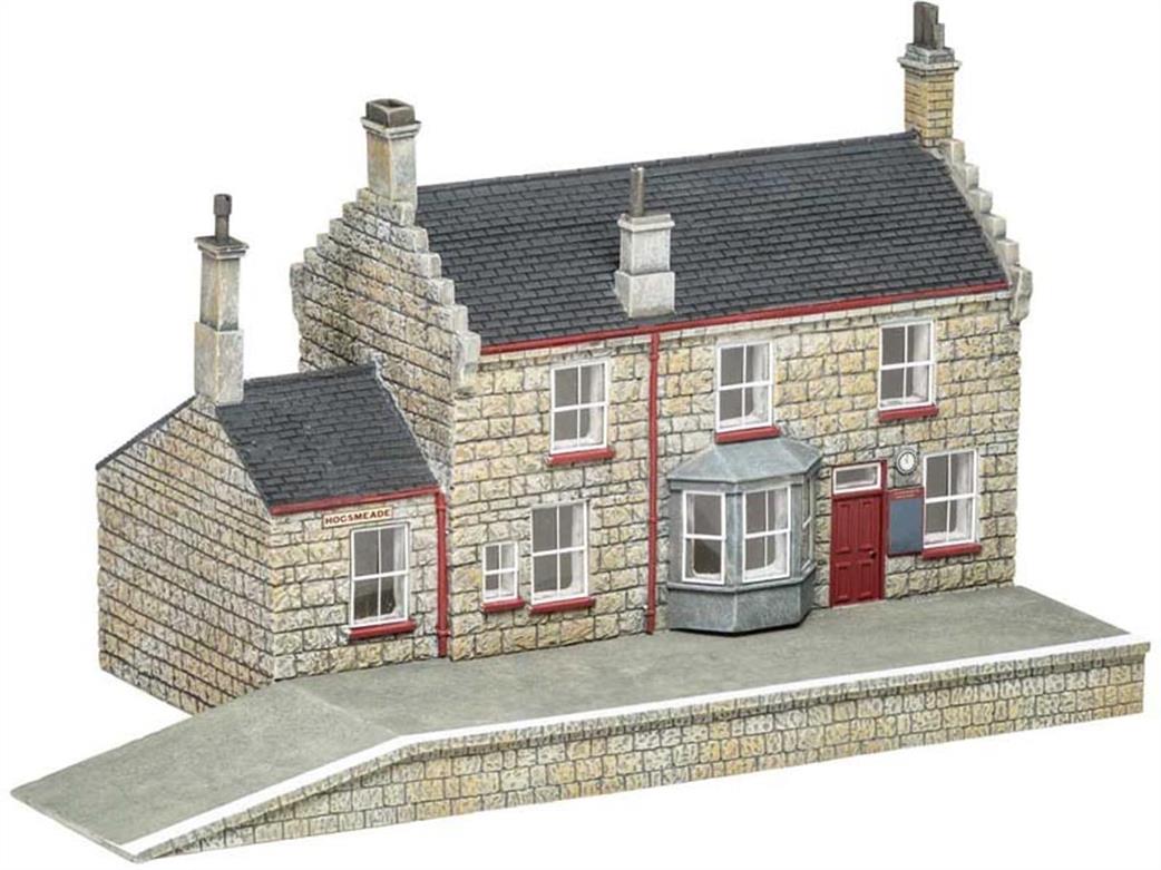 Hornby OO R7230 Hogsmeade Station Building from Harry Potter