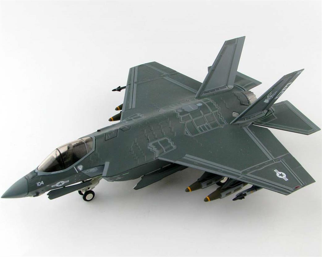 Hobby Master 1/72 HA6204 Lockheed Martin F-35C 168735 “ED-104”, Edwards AFB, California 2016
