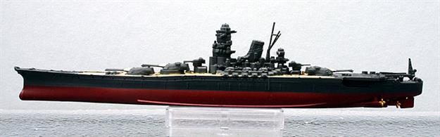 Altaya MAG KZ04 1/1250th Japanese Battleship Yamato in 1945. This version of the Yamato was first offered to German subscribers to the Kriegschiffe series and differs from the Atlas Editions model of Yamato by having blast bags around the gun barrels of the main 18" guns, see photograph.
