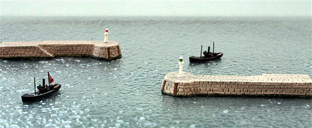 Coastlines 1/1250 CL-L33 Harbour entrance piers with minor lights