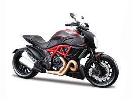 Maisto M39196 1/12th AL Motorcycles Ducati Diavel Carbon Motorbike Kit