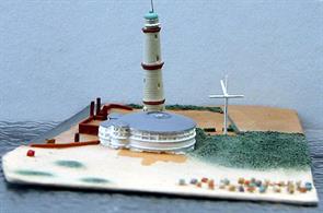 A 1/1250 scale second-hand model of Warnemunde Lighthouse with the Teapot Café by Pharos Ph24. This model is in excellent condition, see photograph.