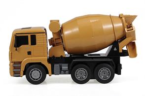 Kids can imagine they are behind the wheel of the big workhorses of construction with this 1:18 full function Concrete Mixer.